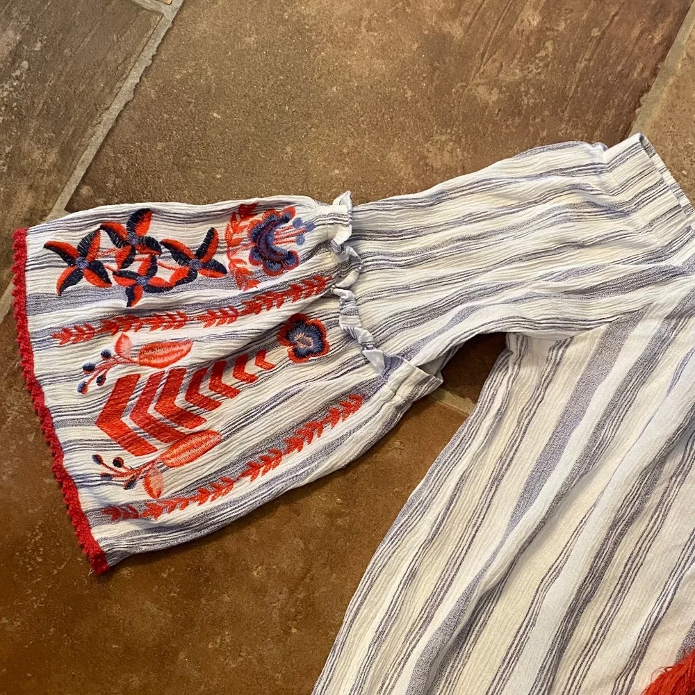 Altar’d State M off the shoulder embroidered bell sleeve boho top - Picture 6 of 8